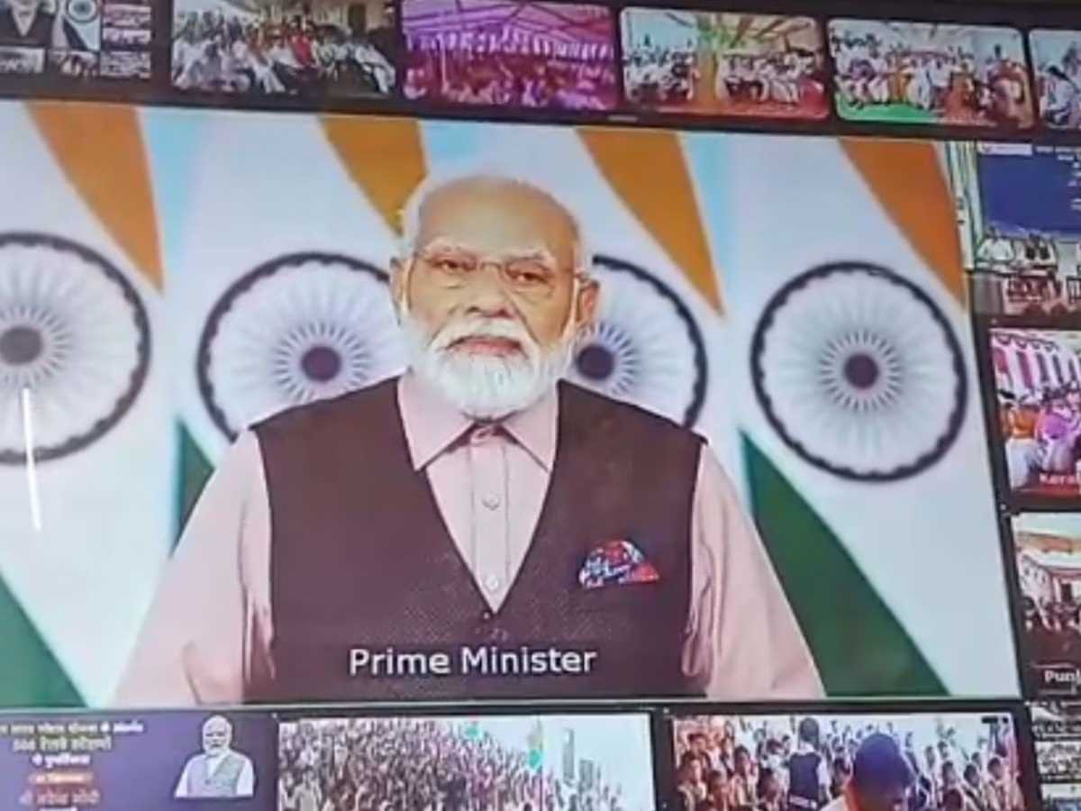 पीएम मोदी ने अलवर रेलवे स्टेशन का वीडिया कॉन्फ्रेंसिंग के माध्यम से किया शिलान्यास पीएम मोदी ने अलवर रेलवे स्टेशन का वीडिया कॉन्फ्रेंसिंग के माध्यम से किया शिलान्यास